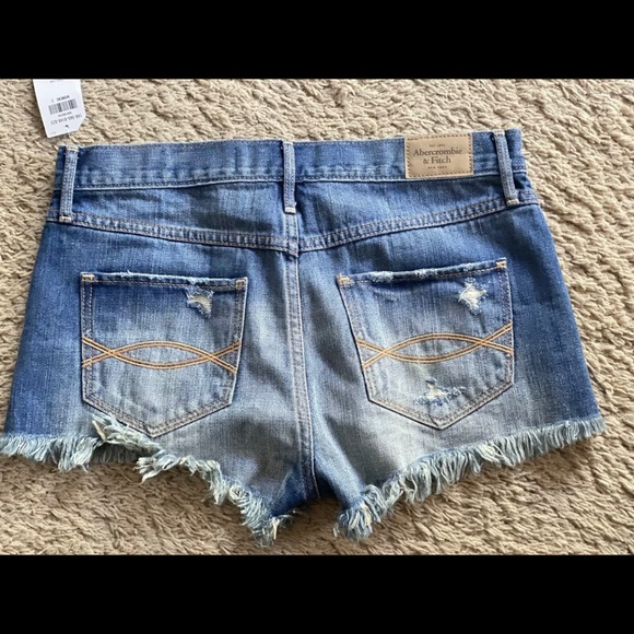Abercrombie & Fitch Women denim shorts - Picture 2 of 4